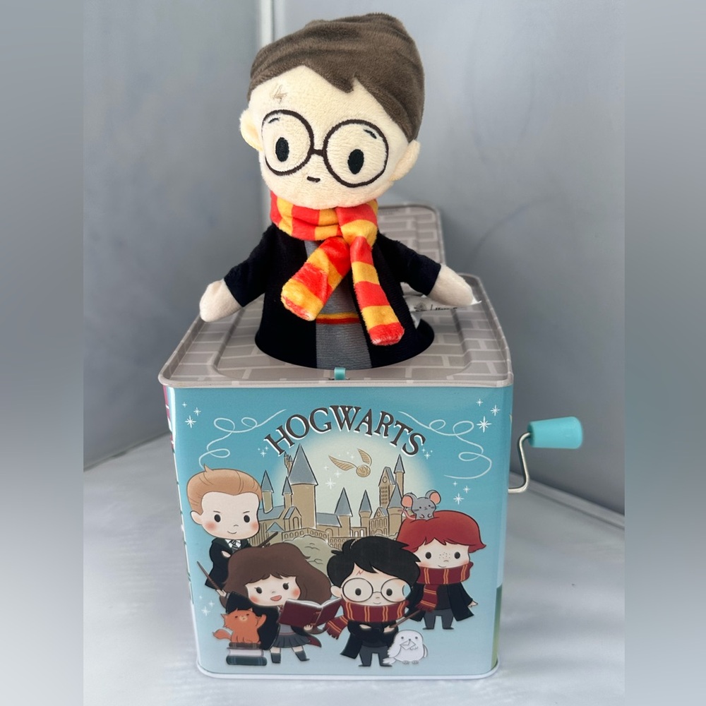 Harry Potter Jack-In-The-Box musical plush toy toddler kids multi color scarf